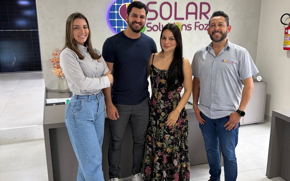 Recepção interna da Solar Solutions Foz com clientes